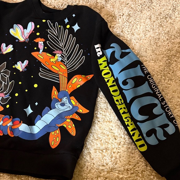 Disneys Alice In Wonderland pullover sweatshirt -sold out - Picture 2 of 10